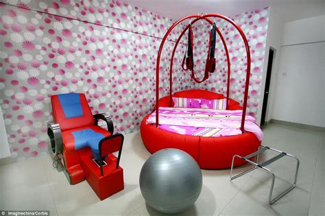 motels with love chair